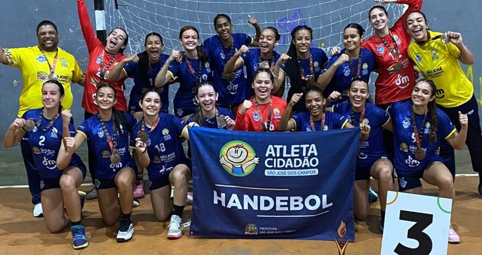 hand-fem-bronze.jpg