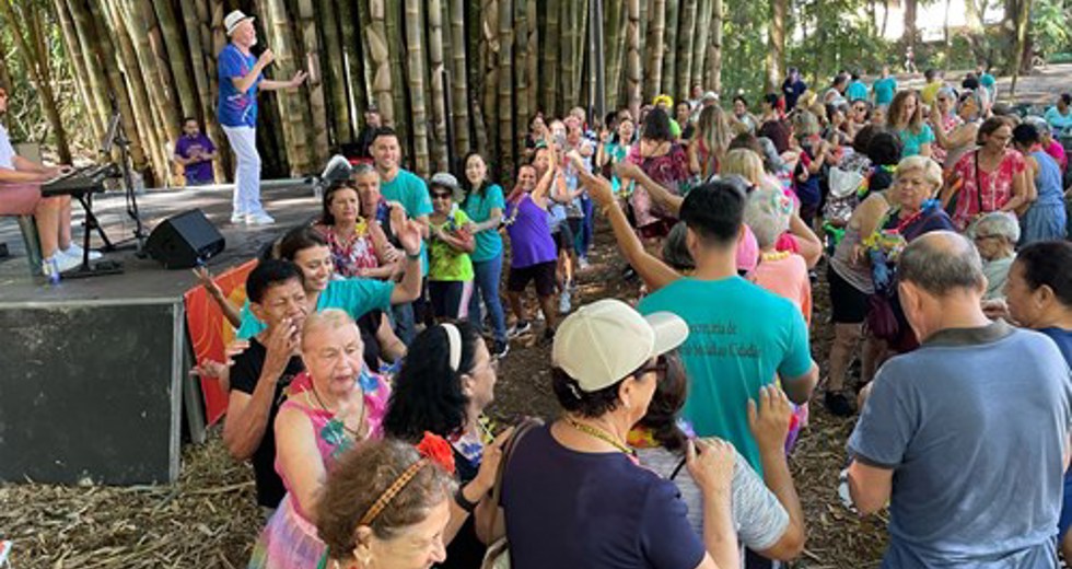 Grito de Carnaval dos frequentadores das Casas do Idoso no Parque Vicentina Aranha