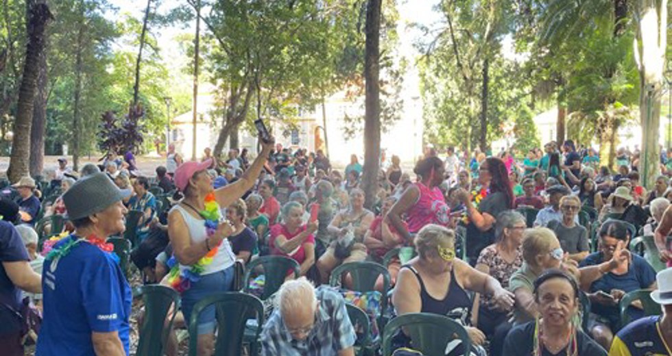 Grito de Carnaval dos frequentadores das Casas do Idoso no Parque Vicentina Aranha