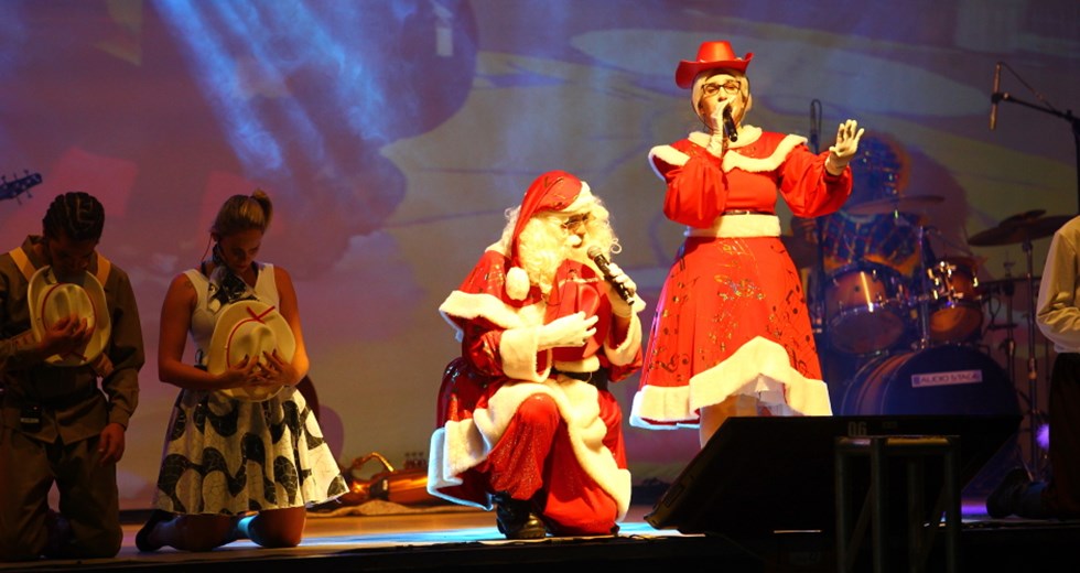 Apresentação do espetáculo musical Casa de Noel, no centro da juventude região sul