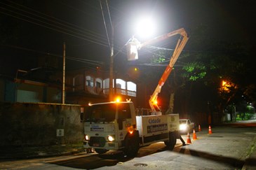 Implantação de lâmpadas de LED do Projeto Iluminar nas ruas do bairro Jardim Souto na região Sudeste. Foto: Claudio Vieira/PMSJC. 04-03-2019