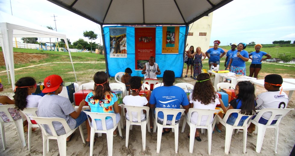 Oficina de máscaras e adereços de carnaval no Ponto de Cultura Jardim Coqueiro. Foto: Claudio Vieira/PMSJC. 05-03-2019