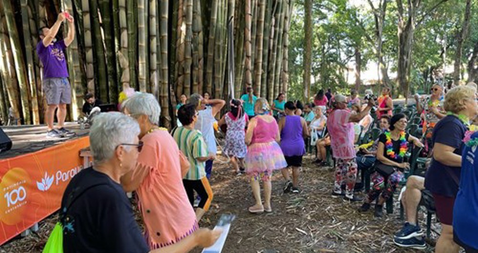 Grito de Carnaval dos frequentadores das Casas do Idoso no Parque Vicentina Aranha