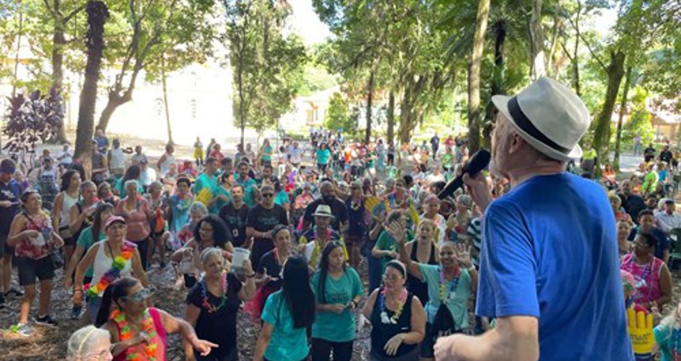 Grito de Carnaval dos frequentadores das Casas do Idoso no Parque Vicentina Aranha