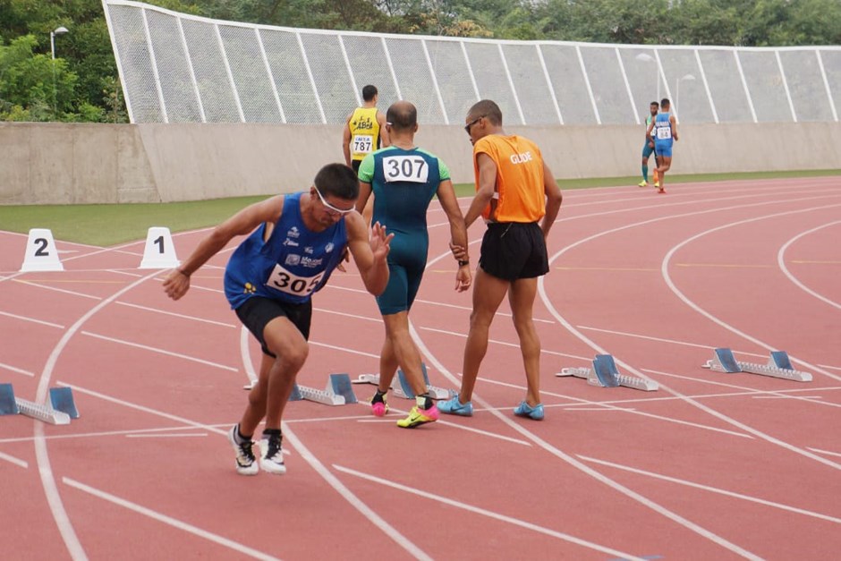 Edson, que integra a equipe paralímpica de São José, é o atual detentor do melhor tempo do mundo nos 100 metros rasos em sua categoria