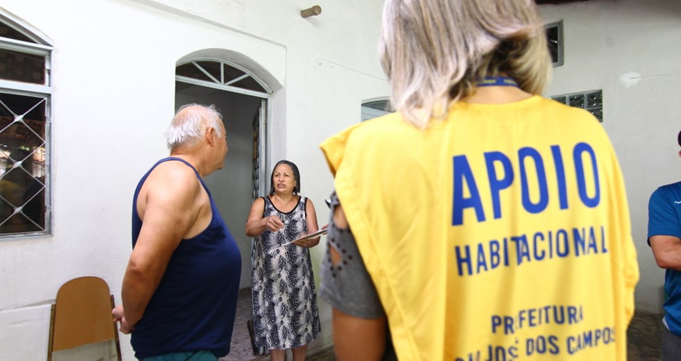 Entrega de Termo de Posse para moradores do bairro Vila Leila na região norte