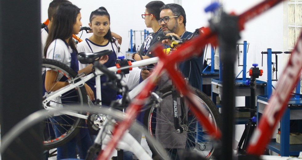 Curso de Mecânica de Bike na Fundhas. Foto: Claudio Vieira/PMSJC. 22-04-2019