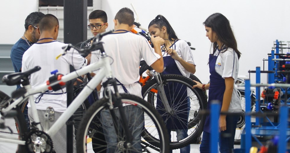 Curso de Mecânica de Bike na Fundhas. Foto: Claudio Vieira/PMSJC. 22-04-2019