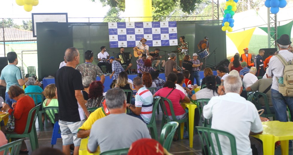 41ª Festa do Trabalhador, no Parque Novo Horizonte, região leste de São José distribuição da macarronada. FOTO: Claudio Vieira/PMSJC. 01-05-2019