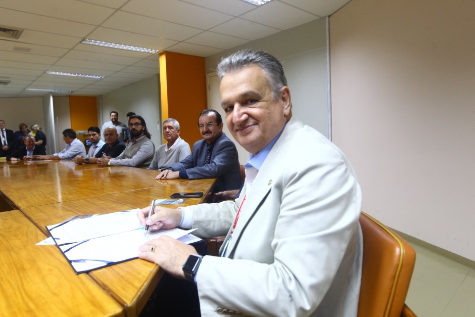 Prefeitura e Creci assinam termo para avaliação de imóveis. Foto: Claudio Vieira/PMSJC. 14-05-2019