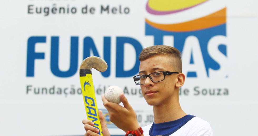 Luigi Lunardi aluno da Fundhas, no Eugênio de Melo, vai competir no Nacional de Hóquei na Grama, no Rio de Janeiro. Foto: Claudio Vieira/PMSJC. 14-05-2019