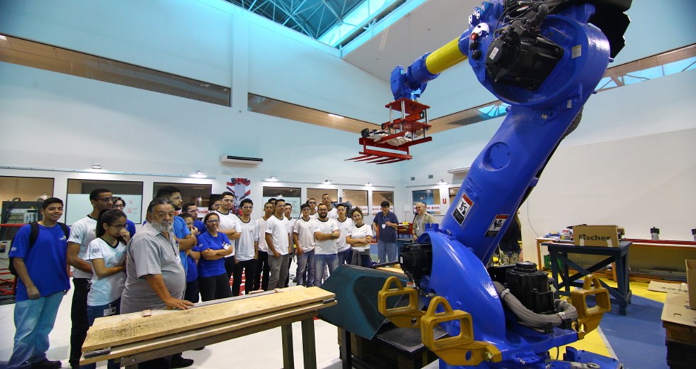 Alunos de Mecânica do Cephas têm aulas semanais nos espaços do Parque Tecnológico, em parceria com a empresa Parkbots, de robótica. Foto: Claudio Vieira/PMSJC. 16-05-2019