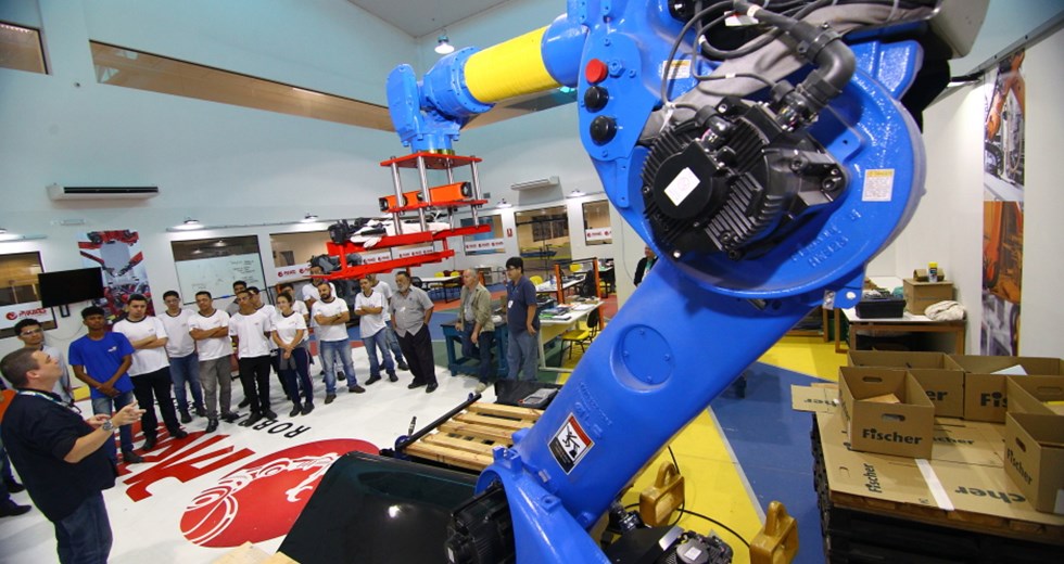 Alunos de Mecânica do Cephas têm aulas semanais nos espaços do Parque Tecnológico, em parceria com a empresa Parkbots, de robótica. Foto: Claudio Vieira/PMSJC. 16-05-2019