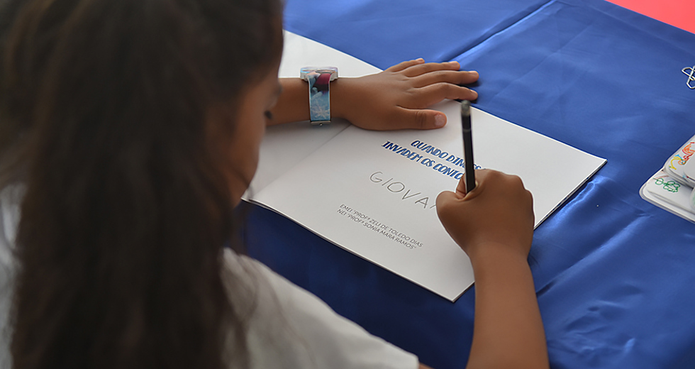 lancamento-livro-emei-zeli-de-toledo-dias-16-10-2019-lucas-cabral-30.jpg