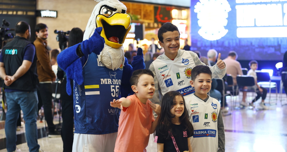 Apresentação do time de basquete masculino. Foto: Claudio Vieira/PMSJC 22-07-2025