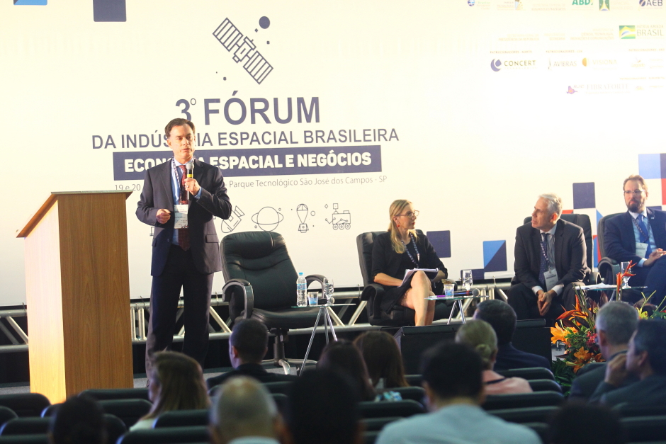 cv__8393_claudio_vieira.jpg