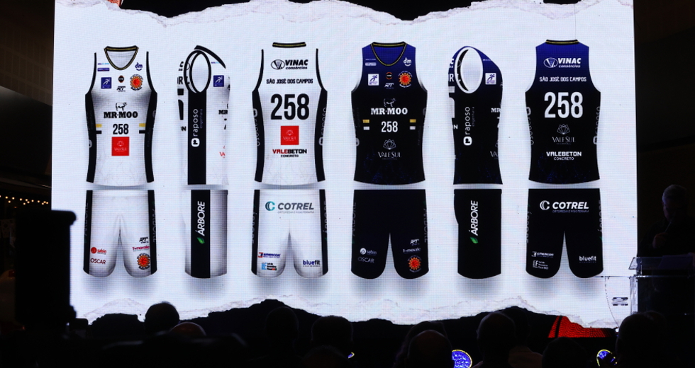 Apresentação do time de basquete masculino. Foto: Claudio Vieira/PMSJC 22-07-2025