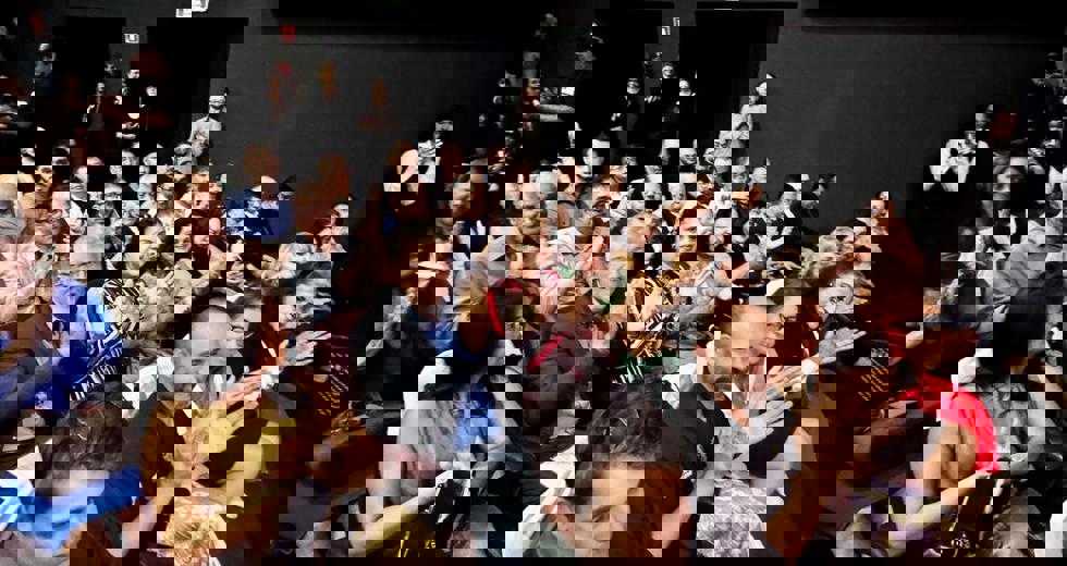 A solenidade reuniu familiares, professores e convidados no Teatro Municipal