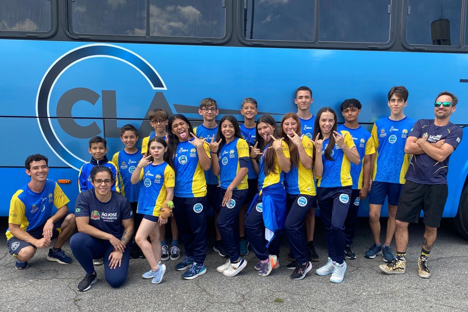 Primeiro ônibus com atletas parte rumo aos Jogos Abertos