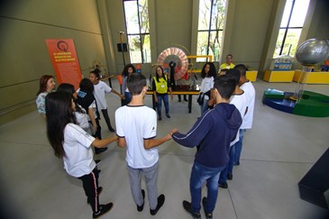 Alunos da Fundhas visitam o  Museu Interativo de Ciências - MIC. Foto: Claudio Vieira/PMSJC. 27-05-2019
