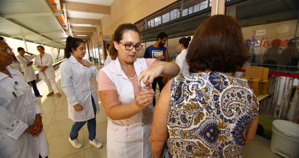 Campanha Nacional de Vacinação contra a Gripe (Influenza) na UES (Unidade de Especialidades de Saúde). Foto: Claudio Vieira/PMSJC. 01-06-2019