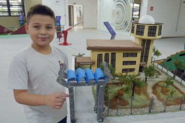 Aluno Murilo de 9 anos fez uma maquete do MIC  05 06 2019