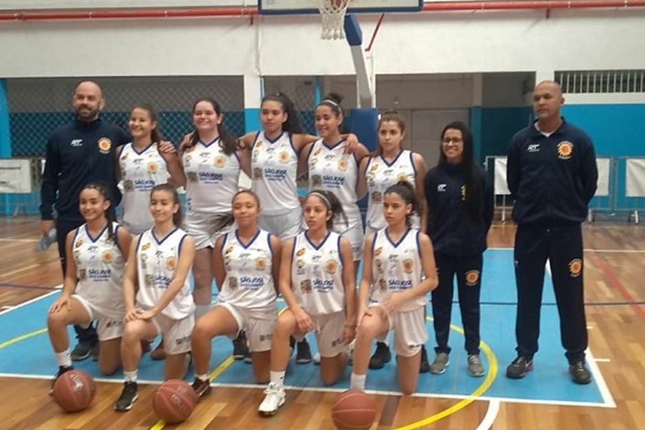 As meninas do sub-14 de São José começaram muito bem a competição