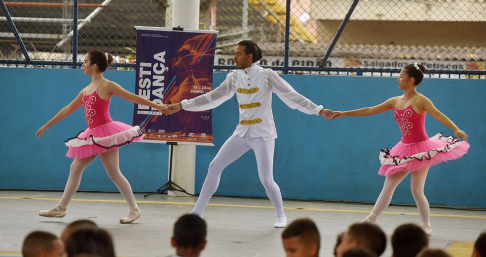 Apresentação do Festi Dança no Emef Possidônio no Galo Branco  19 06 2019
