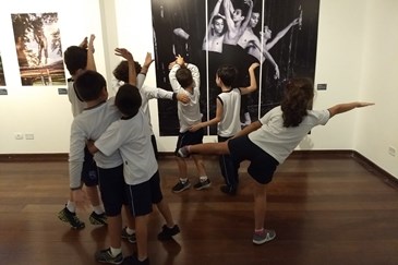 Durante o encontro os estudantes apreciaram a exposições Mulheres do Acervo – Formas de Olhar e A Dança por Eles