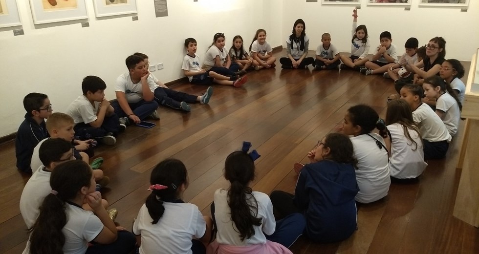 Durante o encontro os estudantes apreciaram a exposições Mulheres do Acervo – Formas de Olhar e A Dança por Eles