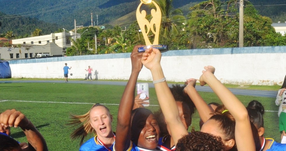 Futebol feminino campeão dos Regionais
