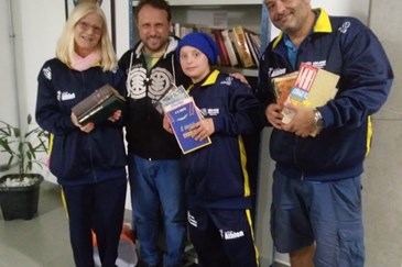 Delegação dos Jogos Regionais doa livros
