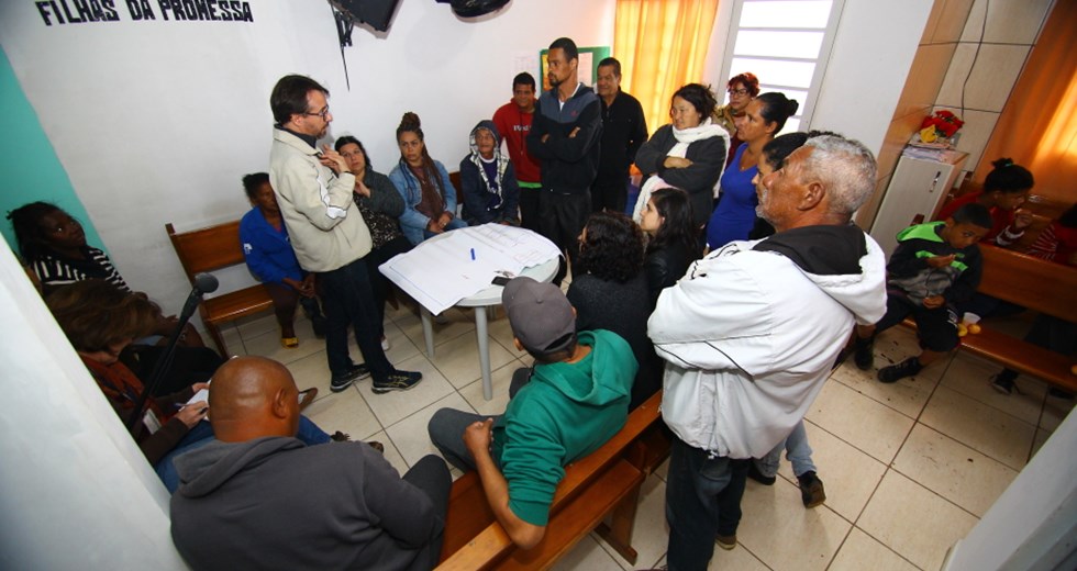 Atividade de educação ambiental com moradores do Pinheirinho dos Palmares. Foto: Claudio Vieira/PMSJC. 16-07-2019