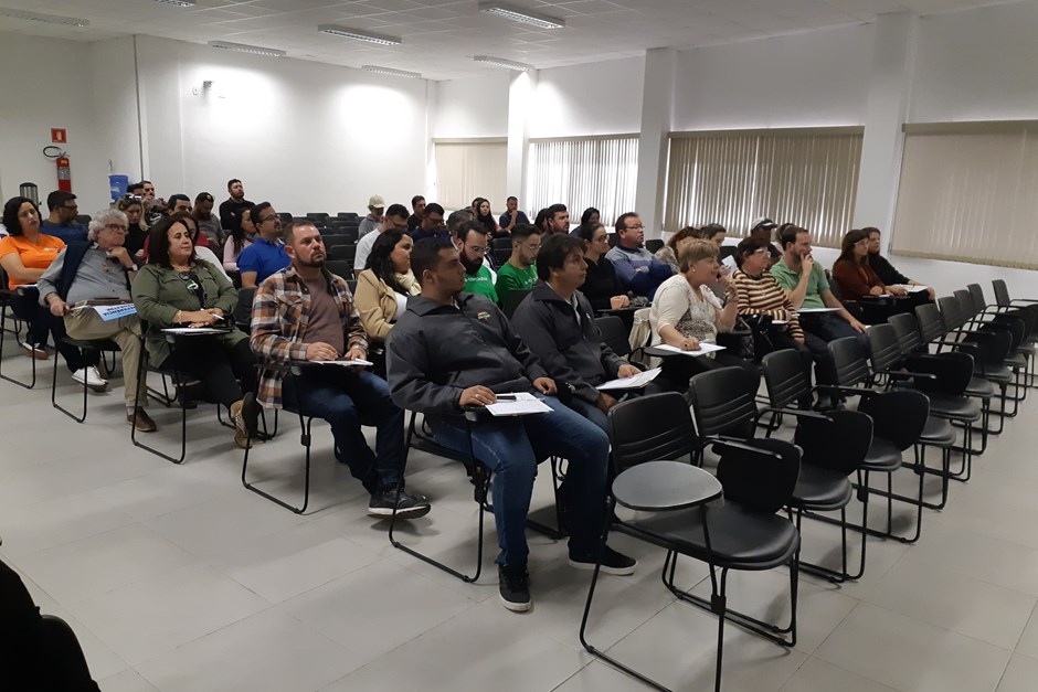 Encontro regional com representantes de Centros de Formação de Condutores do Vale do Paraíba