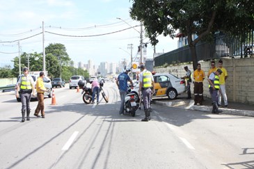 Blitz de motociclista Estadual Rua João Batista de Souza Soares 