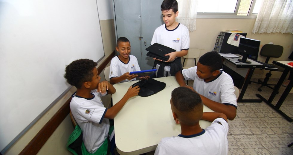 Fundhas Dom Pedro 1º inicia distribuição de tablets e óculos de realidade virtual, para uso de tecnologia nos projetos das unidades. Foto: Claudio Vieira/ PMSJC. 30-07-2019