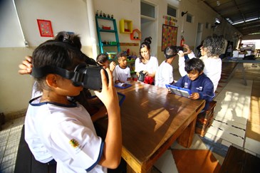 Fundhas Dom Pedro 1º inicia distribuição de tablets e óculos de realidade virtual, para uso de tecnologia nos projetos das unidades. Foto: Claudio Vieira/ PMSJC. 30-07-2019