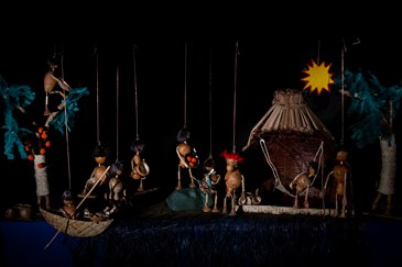 O espetáculo “Curumim” é uma homenagem à cultura indígena, aos costumes desse povo e a relação deles com a fauna e flora regional brasileira
