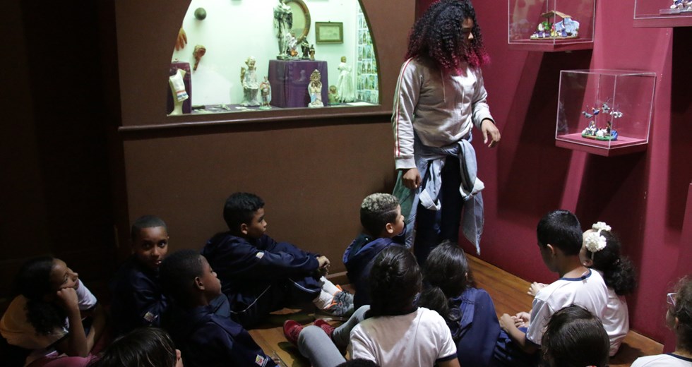 Fundhas visita Museu do Folclore para aula diferente