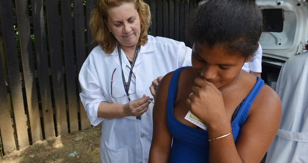 4°  dia de vacinação contra a febre amarela - Comunidade Pinheirinho do Urbanova