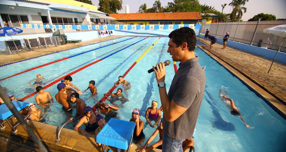 Aula de natação com ex-nadador Gustavo Borges no poliesportivo do Jardim Morumbi. Foto: Claudio Vieira/ PMSJC. 18-09-2019