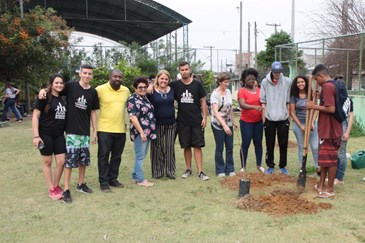 Plantio de Árvores nativas na  EEEI Professora Márcia Helena Barbosa Lino no Campo dos Alemães 19/09/2019 Foto:Charles de Moura/PMSJC
