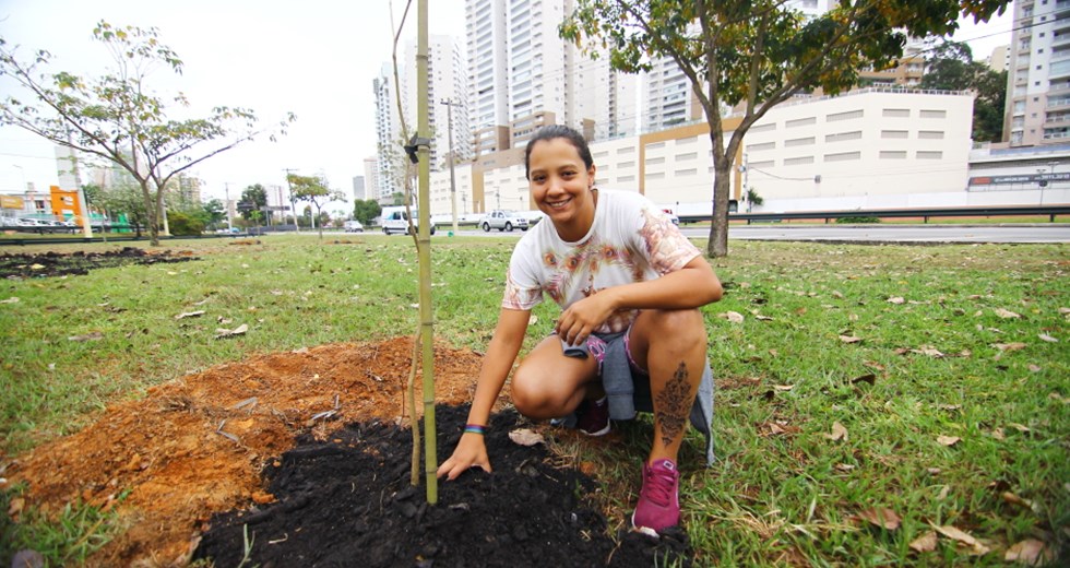 Dia da Árvore Plantaço de 300 árvores nativas nas imediações do viaduto Nadim Rahal, entre a avenida Jorge Zarur e o Anel Viário. Foto: Claudio Vieira/PMSJC 21-09-2019