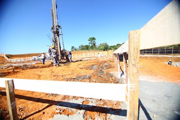 Obras de fundações na Emei Santa Hermínia no Jardim Santa Hermínia na região leste. Foto: Claudio Vieira/PMSJC. 01-10-2019