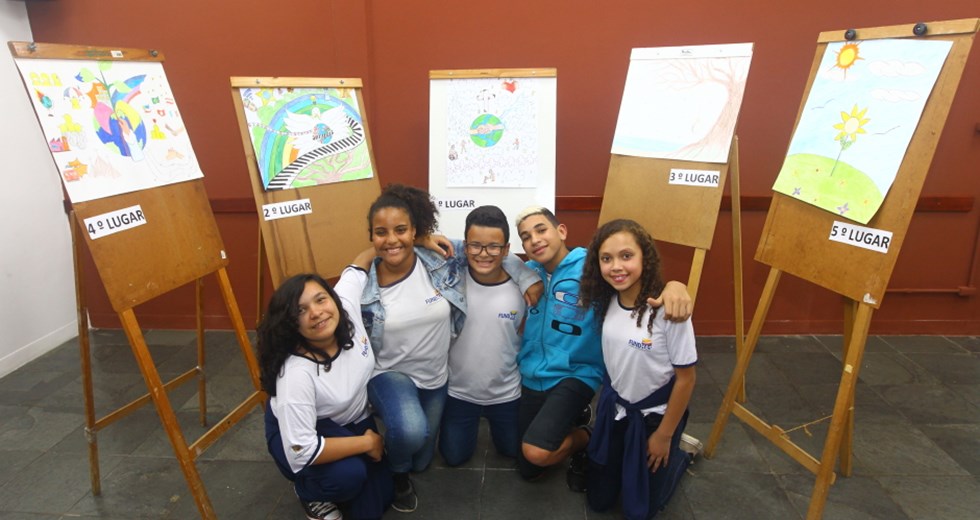 Premiação do Cartaz da Paz ação do Lions de SJC em parceria com a Fundhas. Foto: Claudio Vieira/PMSJC. 09-10-2019