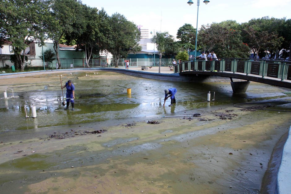 Limpeza do Lago Parque Santos Dumont  08 02 2018