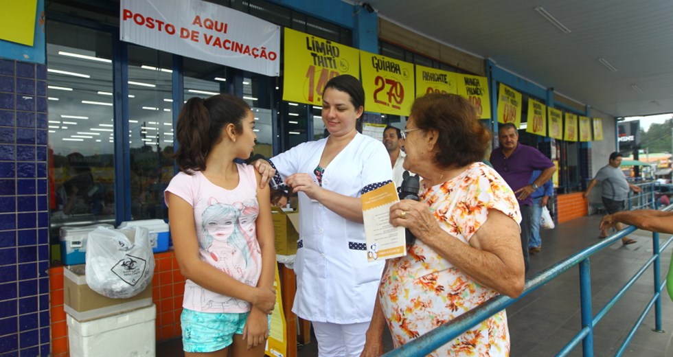Vacinação contra a febre amarela , no supermercado Shibata na zona sul, no mercadinho Alto da Ponte na zona norte e na UBS da Vila Maria ( centro ).