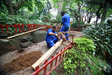 Reforma das pontes de madeira do Jardim Japonês e pintura da academia ao ar livre do Parque da Santos Dumont. Foto: Claudio Vieira/PMSJC. 14-11-2019