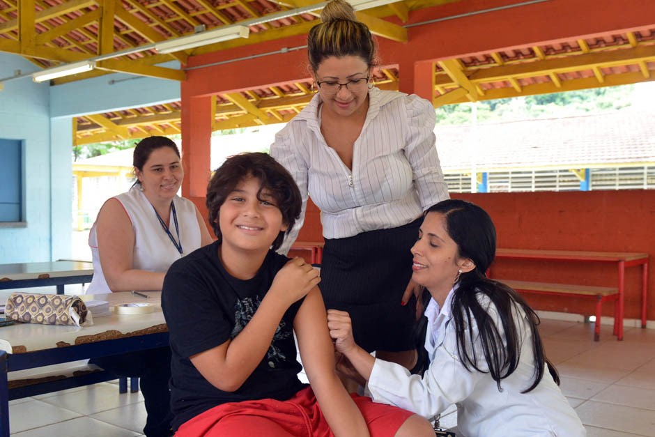 Vacinação Febre Amarela Escola Estadual Dirce Elias  no bairro dos Freitas 24 02 2018