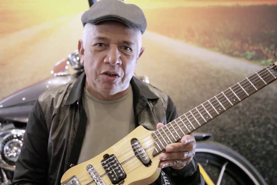 Braguinha, inventor da menor guitarra do mundo